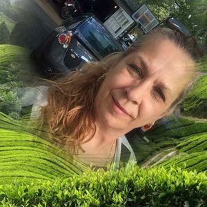 Meet your Posher, Debbie